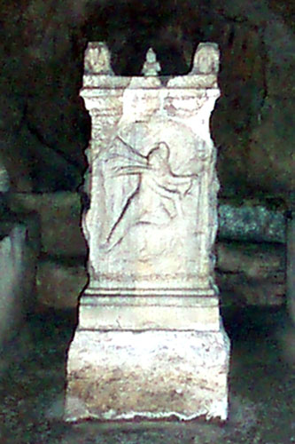 An 'altar' spotted in the remains of Mithraeum in Roma, Italia, photo by Jim McPherson, 2008
